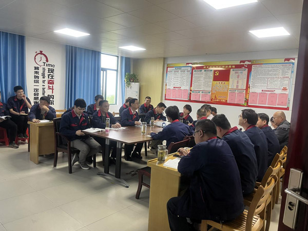 王伍升到建材研究室、建材公司調(diào)研